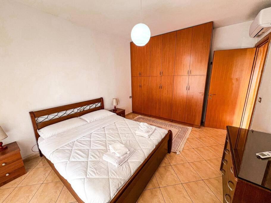 Highrise View 2-br Appartement Tirana
