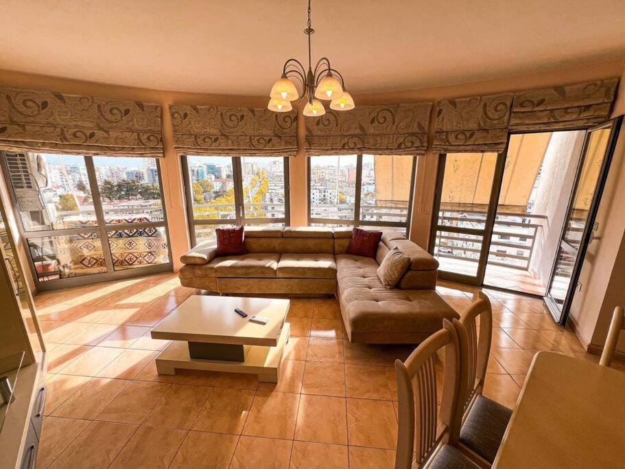 Highrise View 2-br Appartement